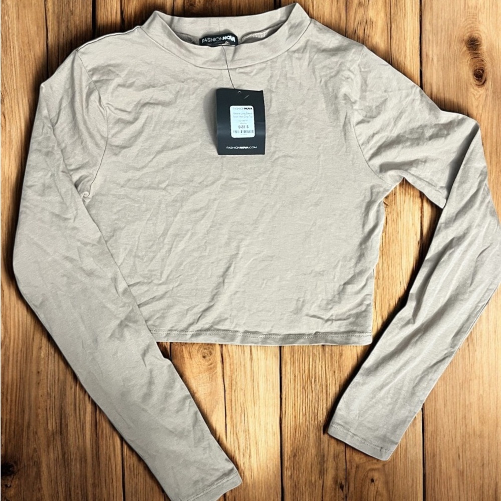 Fashion Nova Gray Long Sleeve Crop Tee